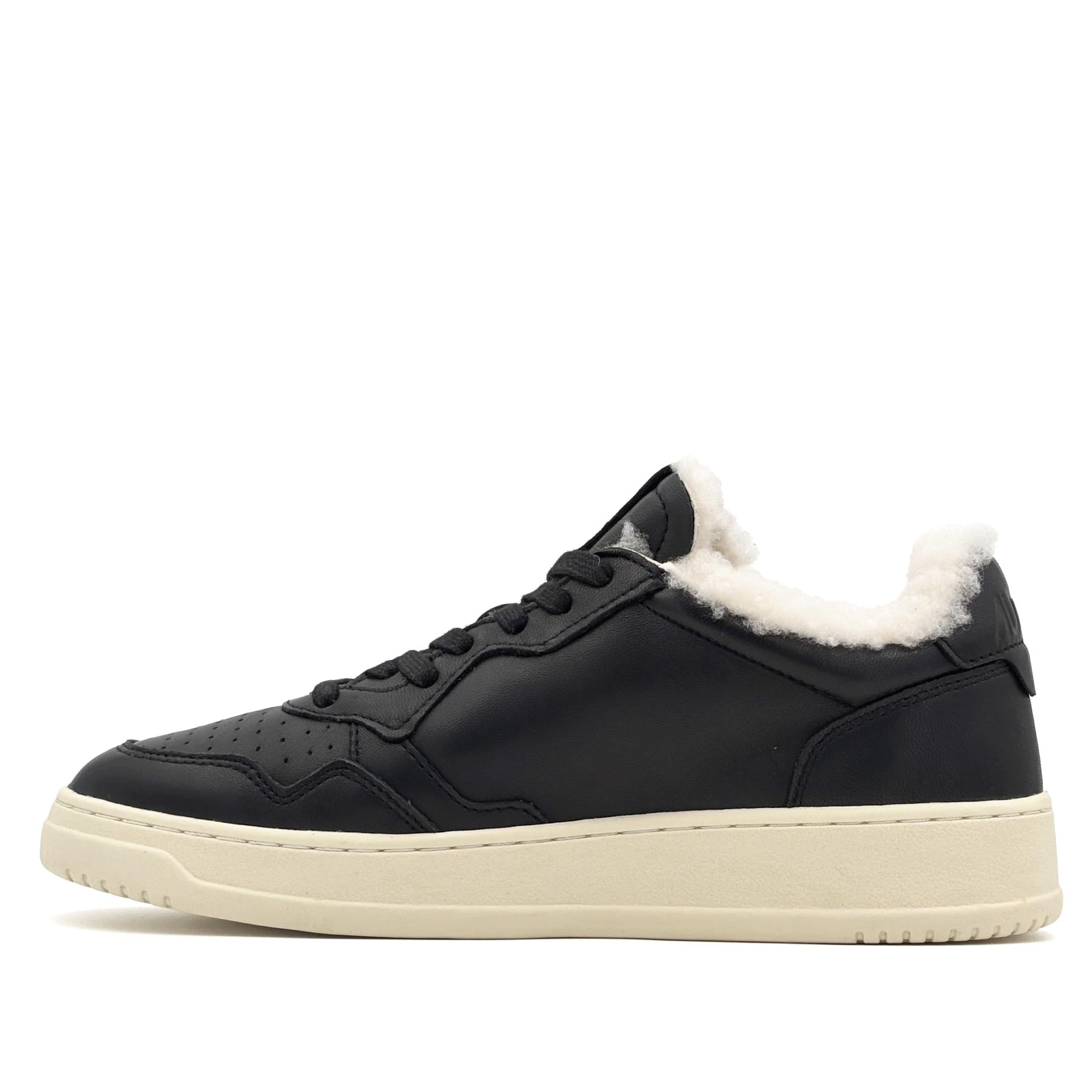 Medalist Low Man Goat Shearling Black