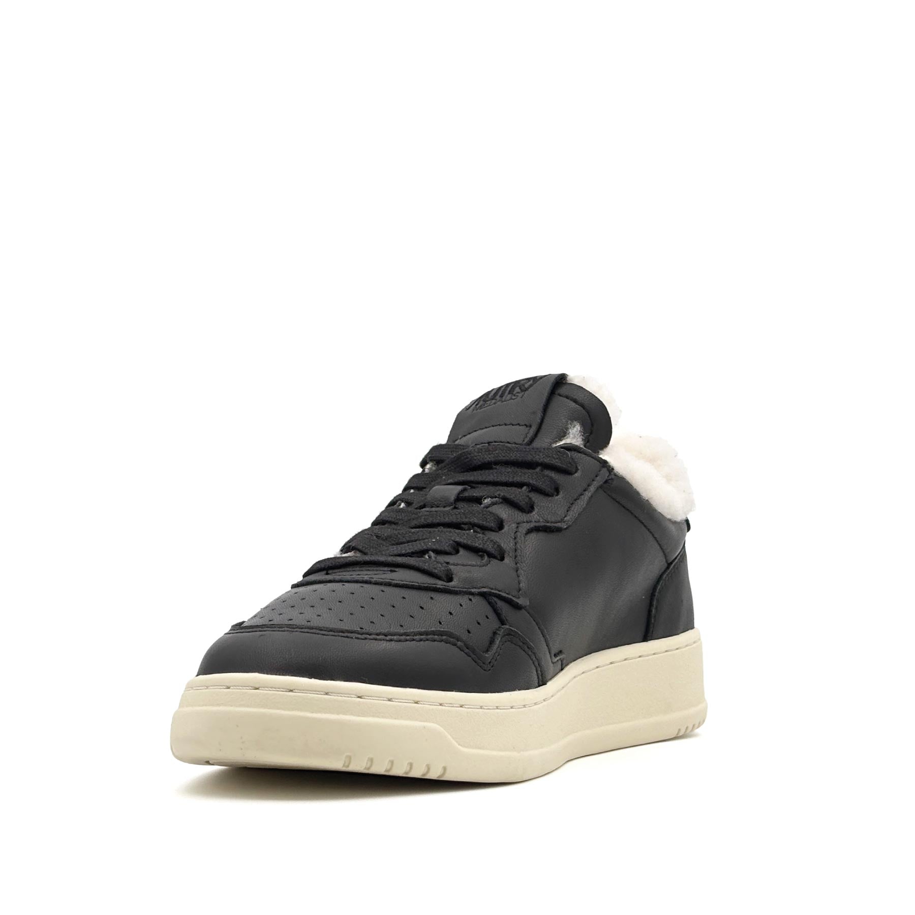 Medalist Low Man Goat Shearling Black