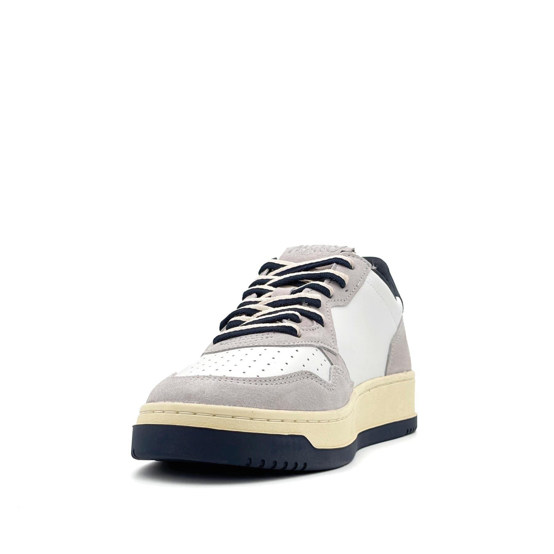 Medalist Low Man Leather Suede Vapor Space