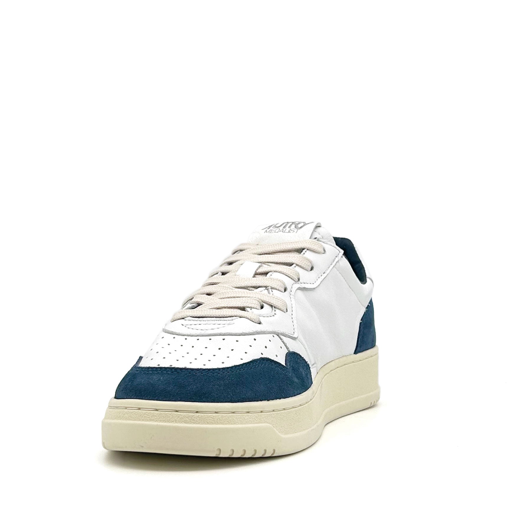 Medalist Low Man White Goat Suede White Capri