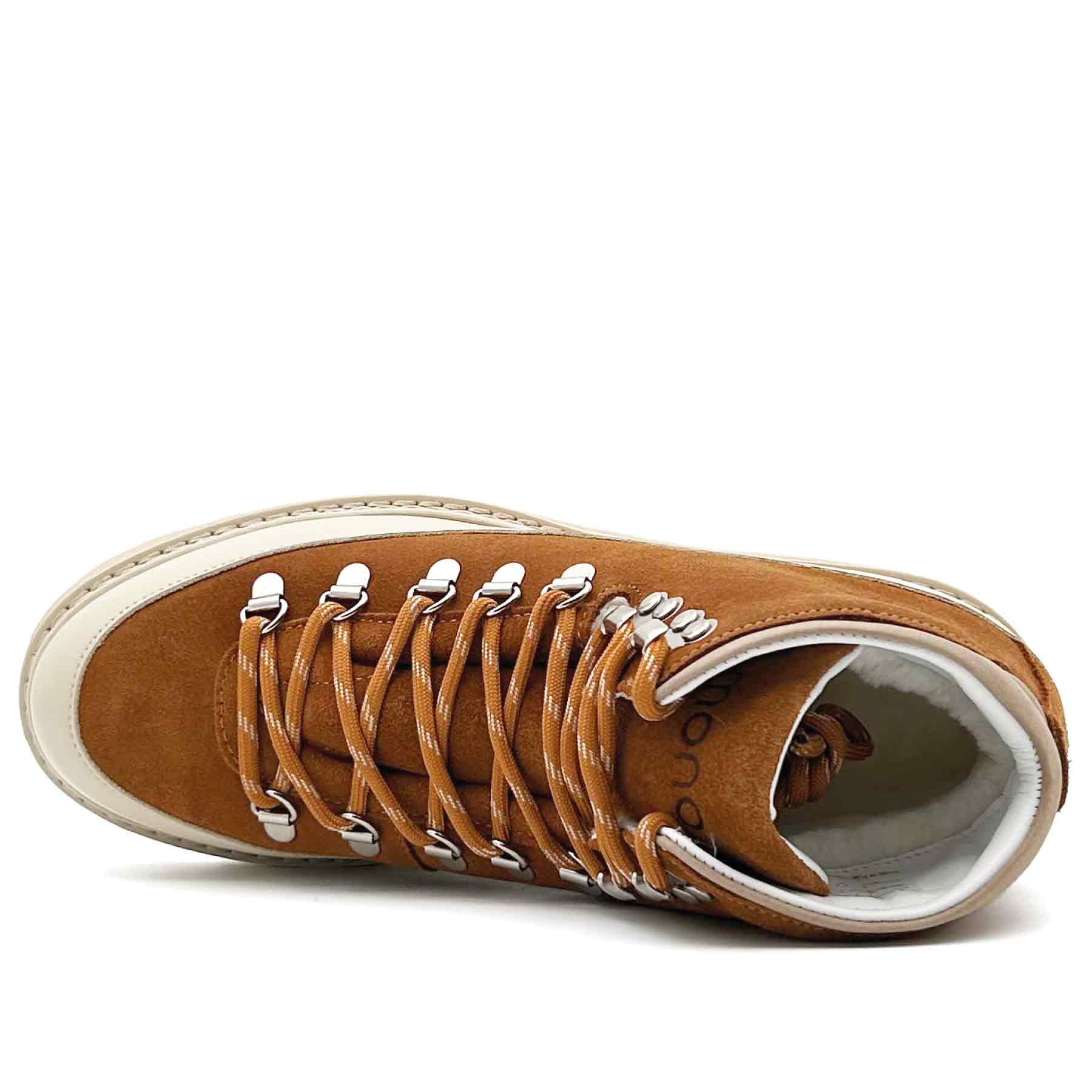 Core Cap Suede Cognac Cream W