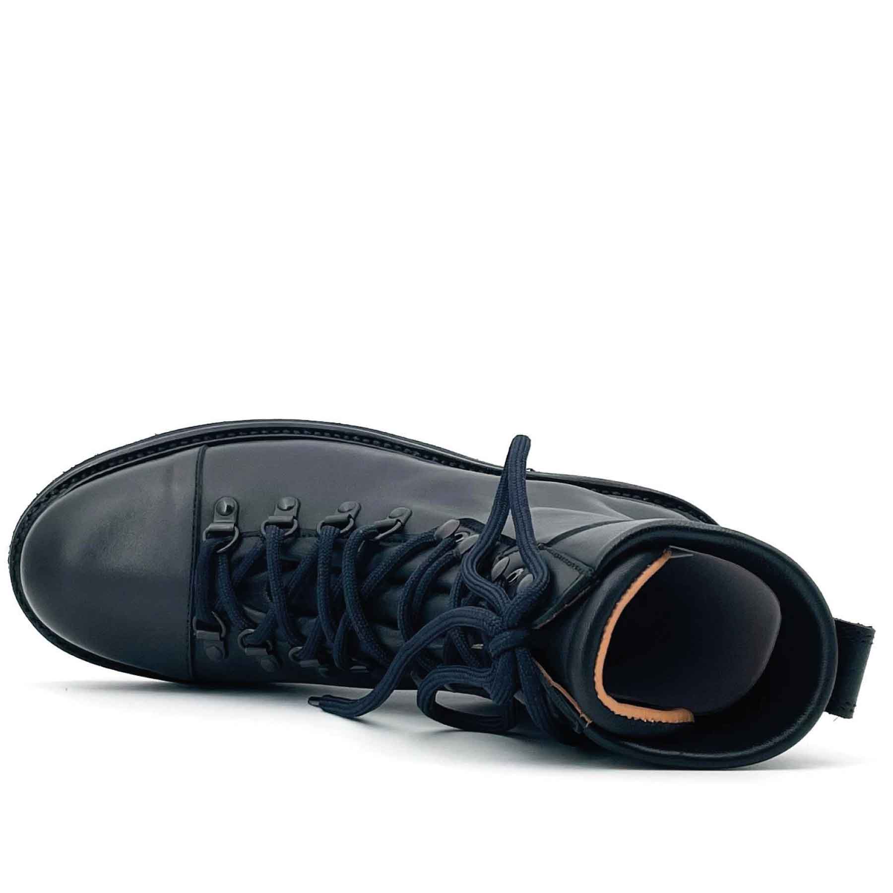 Lace Up Boot Box Calf Black