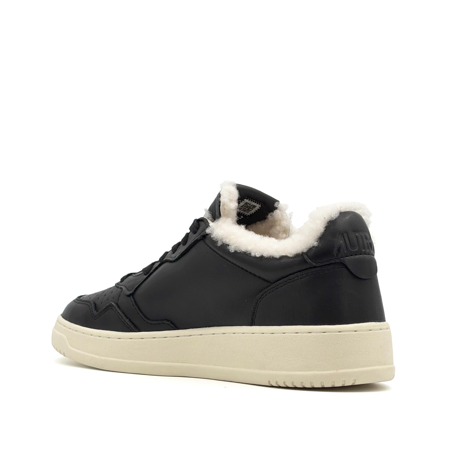 Medalist Low Man Goat Shearling Black