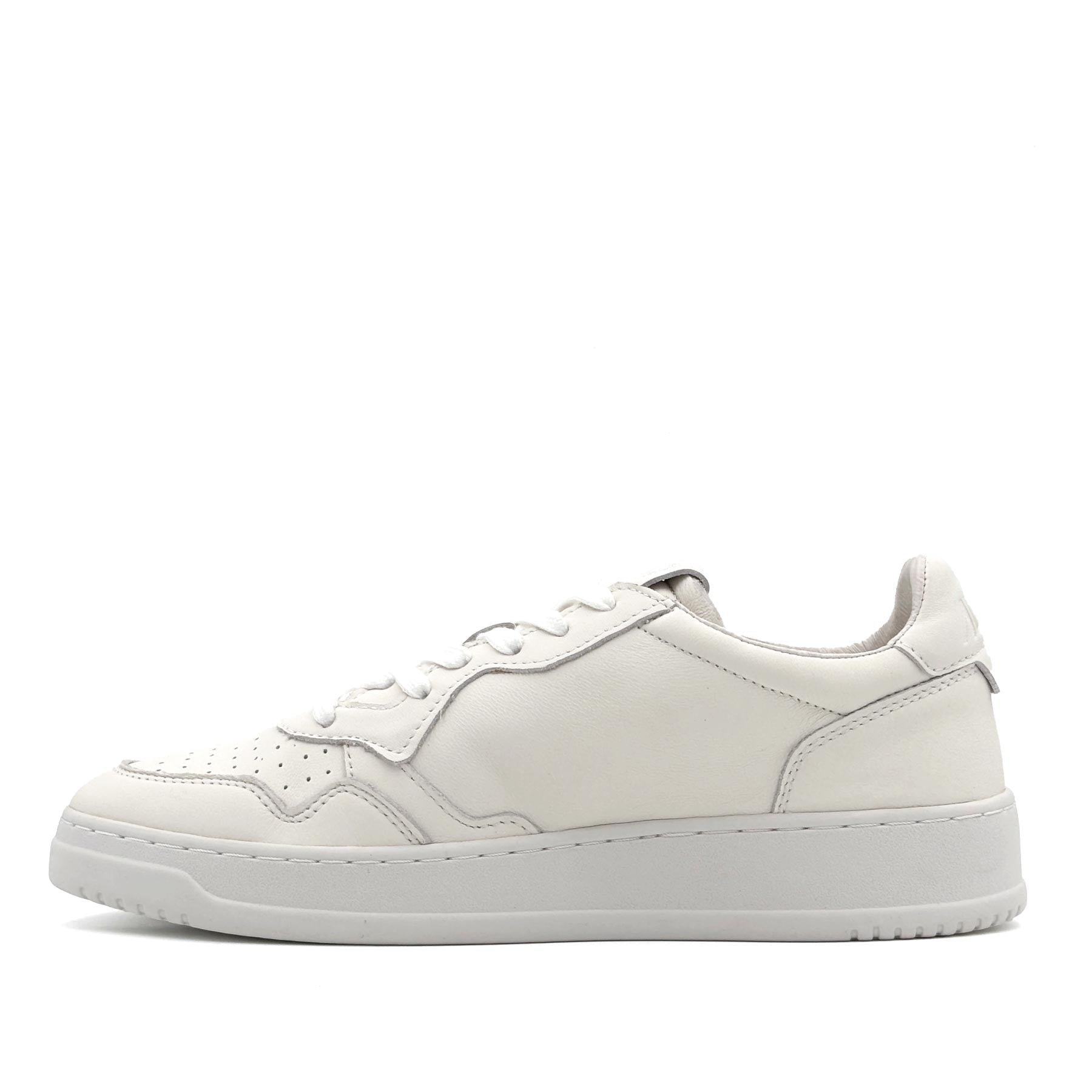 Medalist Low Man Solid Goat White