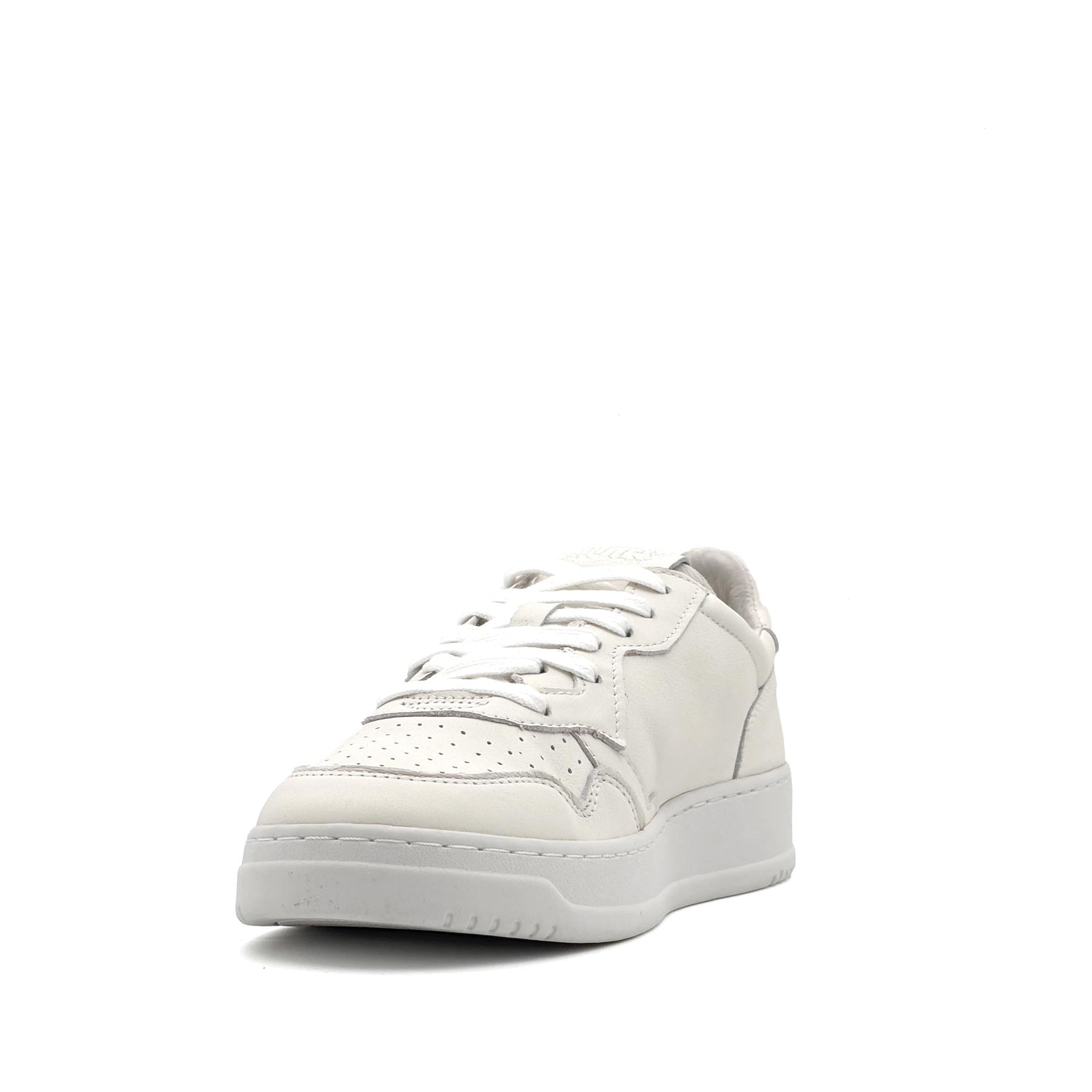 Medalist Low Man Solid Goat White