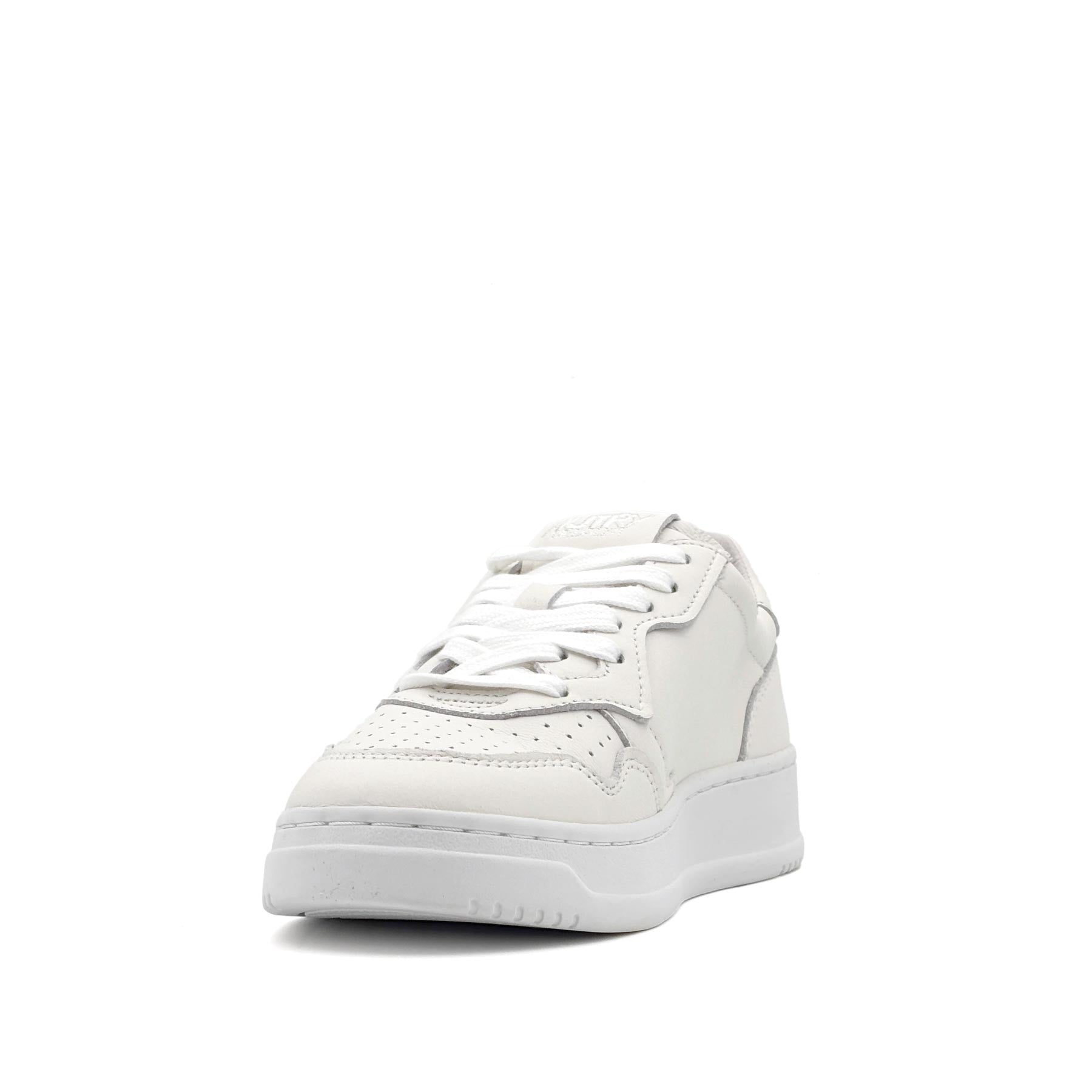 Medalist Low Women Solid Goat White