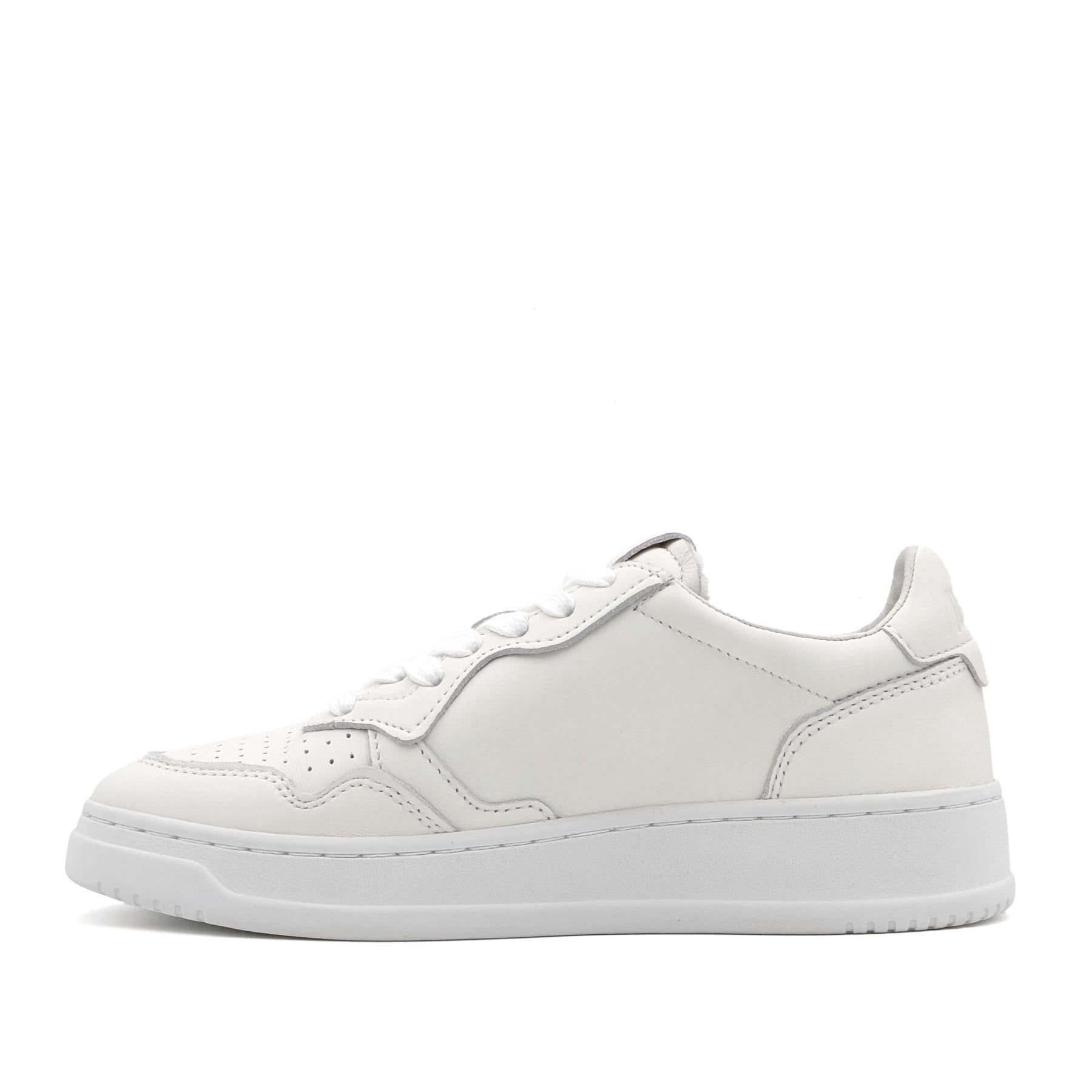 Medalist Low Women Solid Goat White
